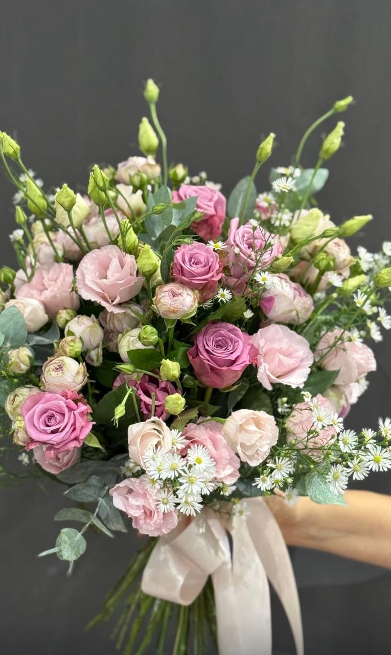 НАТАЛИ - Нежный дуэт роз и эустомы - Image 1 of 1 | Avenue Des Fleurs