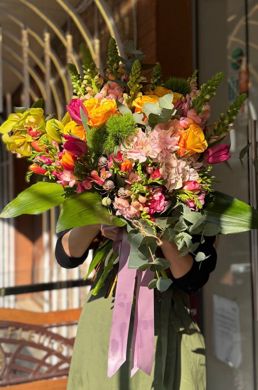 Микс-букет с орхидеями - Image 1 of 1 | Avenue Des Fleurs