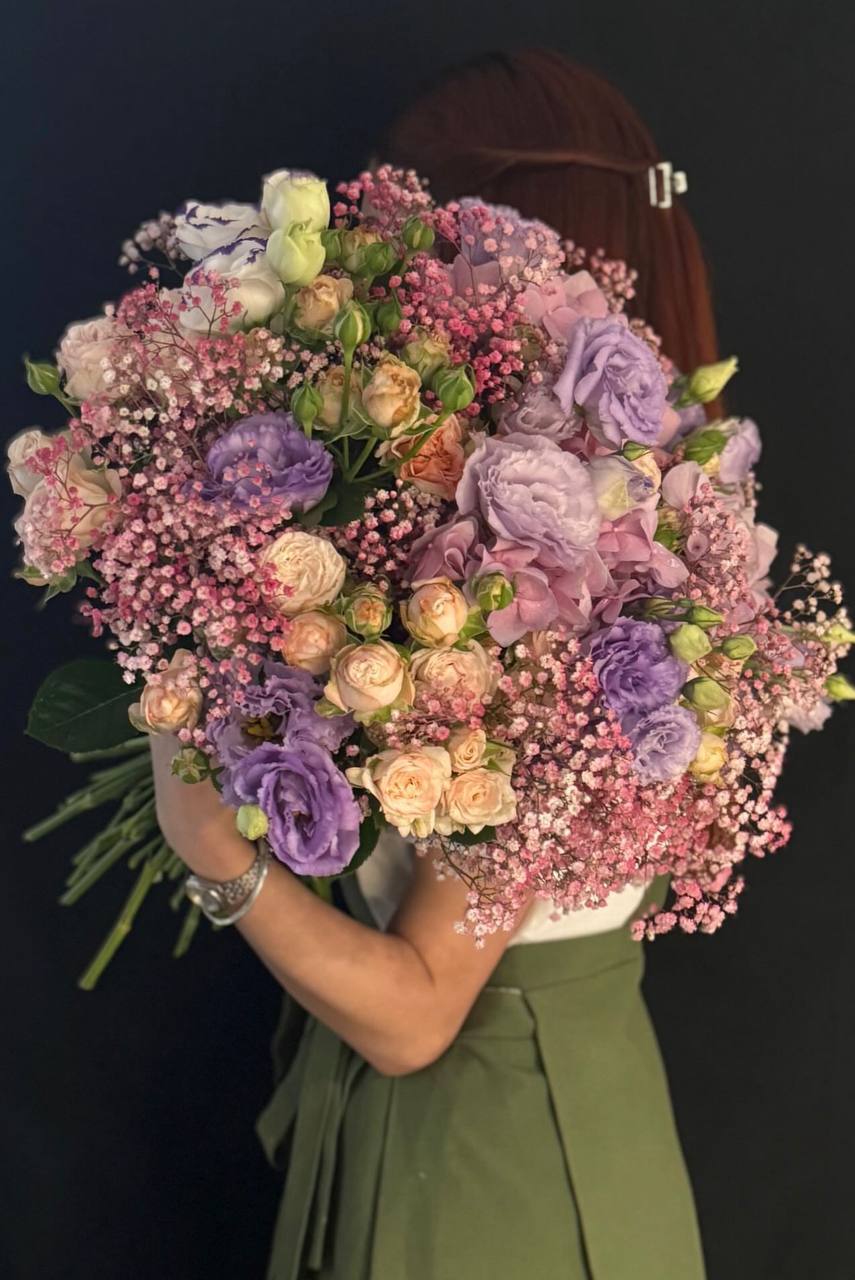 Lisianthus & Roses Bouquet - Image 1 of 1 | Avenue Des Fleurs