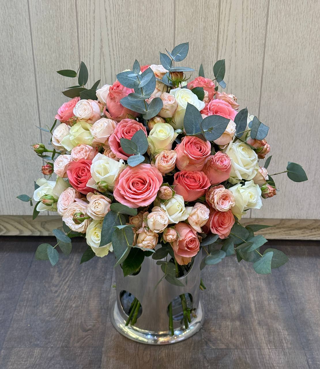 Timeless Roses - Image 1 of 1 | Avenue Des Fleurs