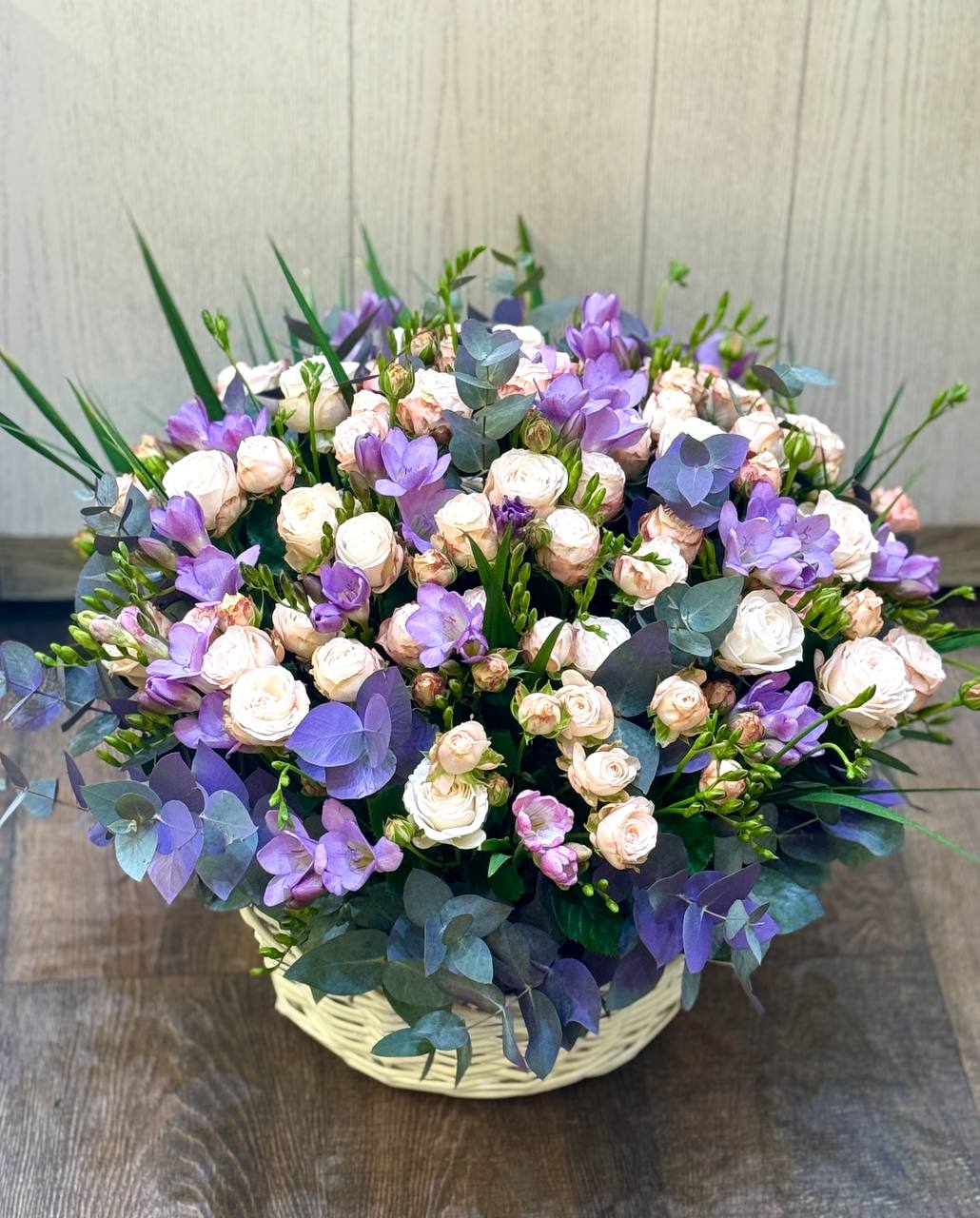 Нежная корзина с цветами - Image 1 of 1 | Avenue Des Fleurs