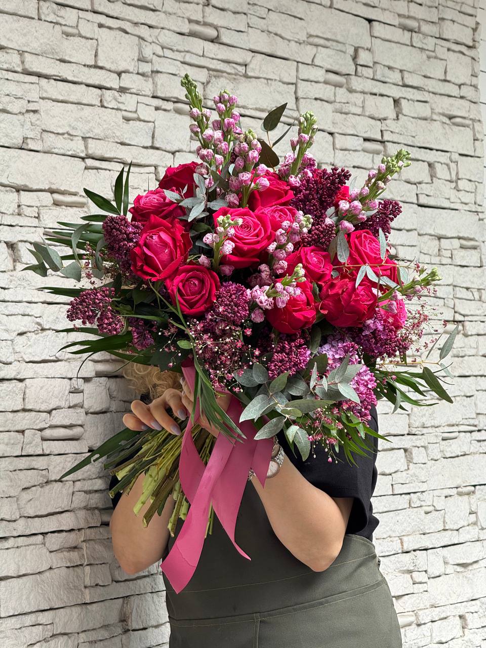 Luxury Red Rose Bouquet - Image 1 of 1 | Avenue Des Fleurs