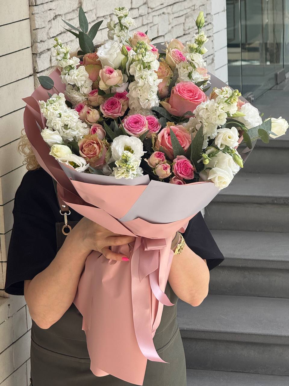 White & Pink Rose Bouquet - Image 1 of 1 | Avenue Des Fleurs