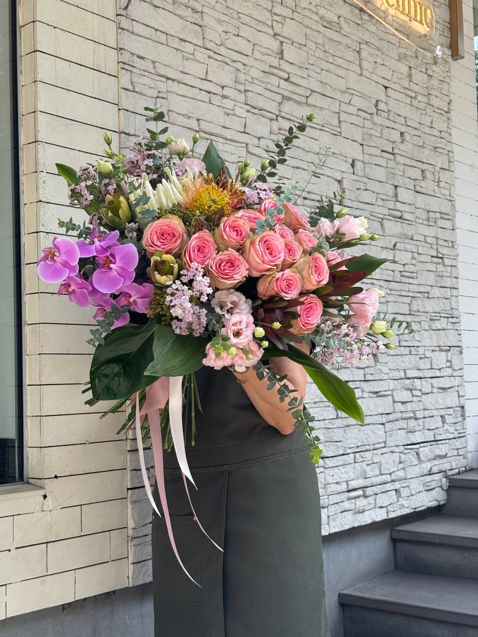 Luxury Large Flower Bouquet - Image 1 of 1 | Avenue Des Fleurs