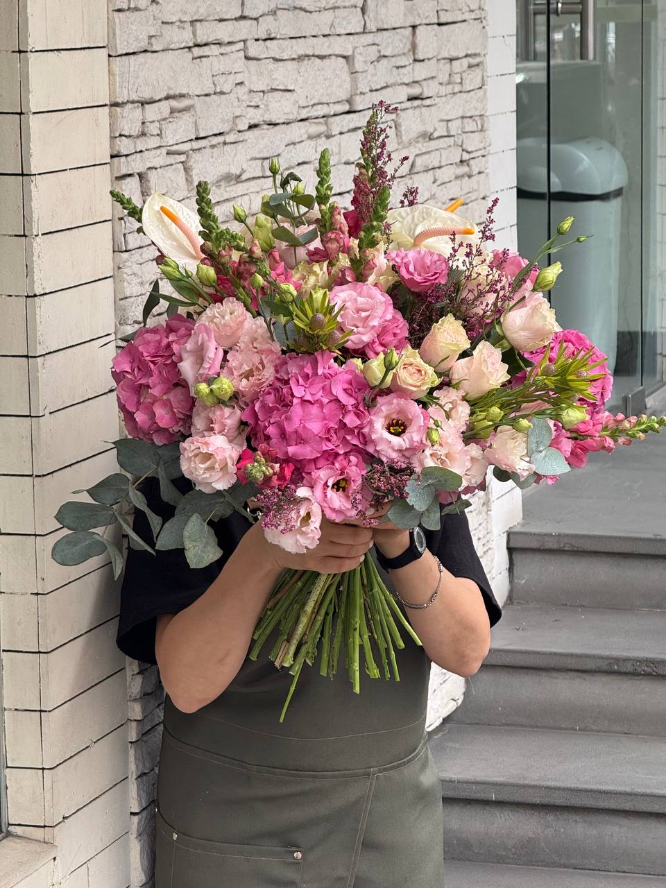 Elegant Flower Bouquet - Image 1 of 1 | Avenue Des Fleurs