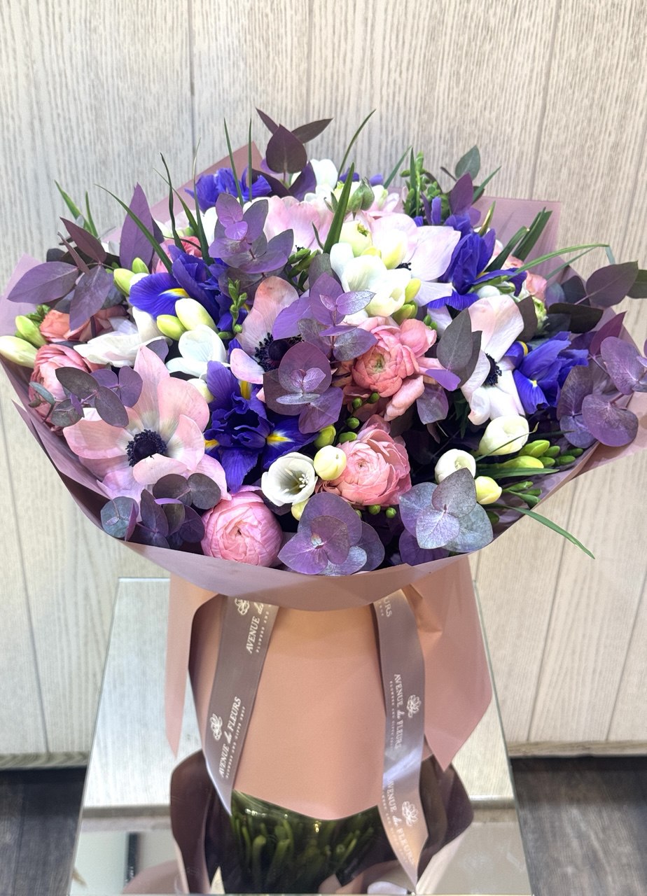 Spring Ranunculus Elegance - Image 1 of 1 | Avenue Des Fleurs