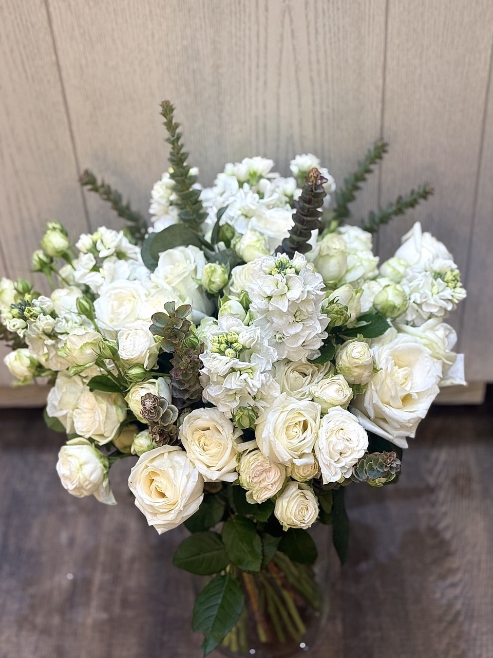 Սպիտակ էլեգանտ ծաղկեփունջ - Image 1 of 1 | Avenue Des Fleurs