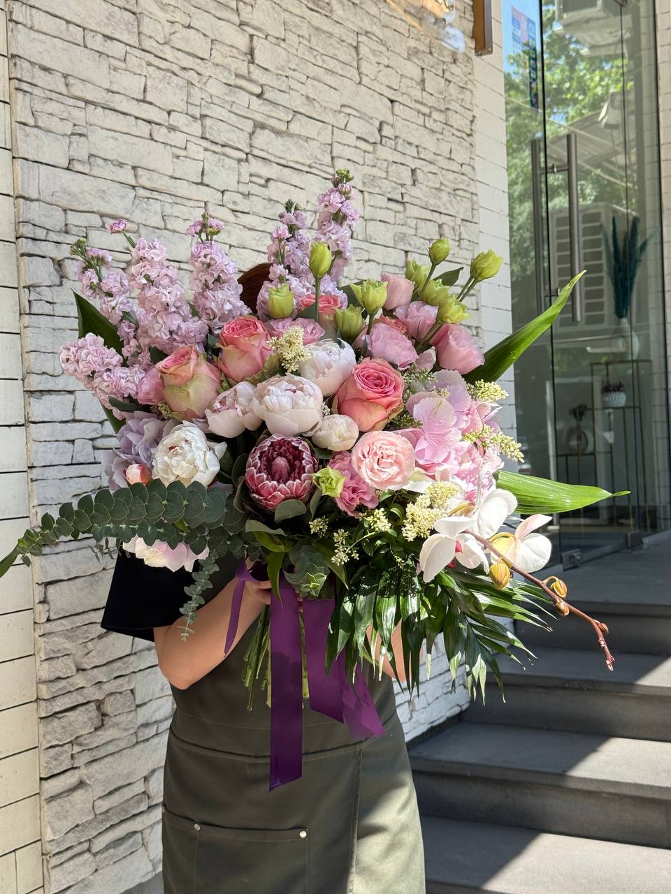 Շքեղ Նրբագեղություն - Image 1 of 2 | Avenue Des Fleurs