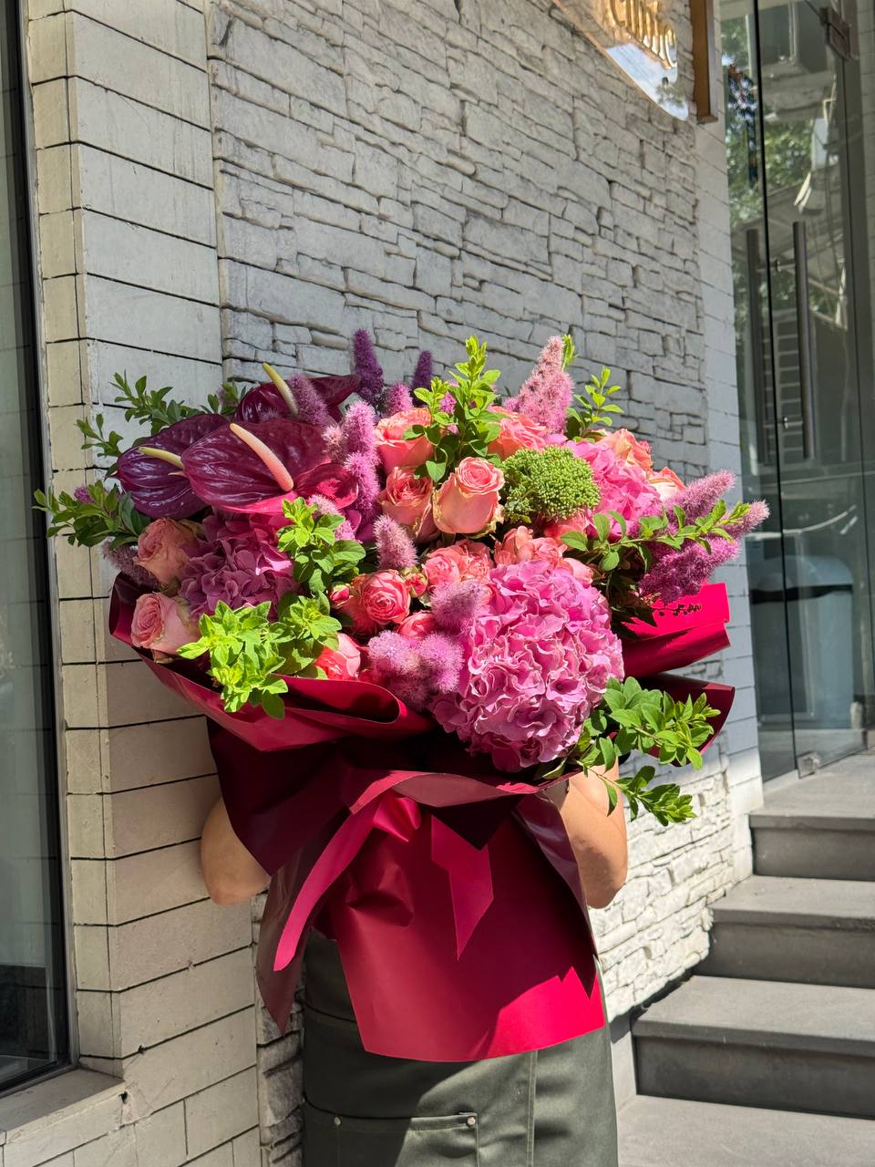 Premium Bouquet - Image 1 of 1 | Avenue Des Fleurs