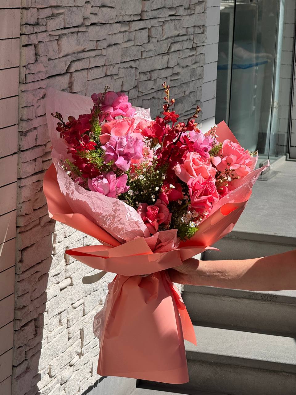 French-Style Rose Bouquet - Image 1 of 1 | Avenue Des Fleurs
