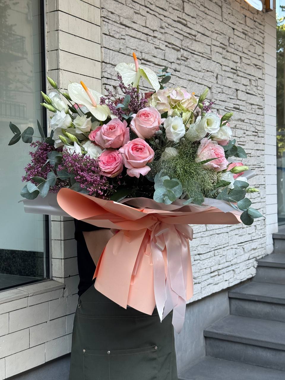 Refined Flower Bouquet - Image 1 of 1 | Avenue Des Fleurs